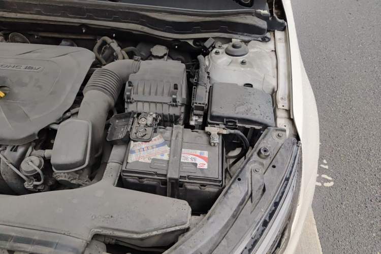 Used Kia K5 2014 2.0L Automatic LUXURY Engine Bay Left