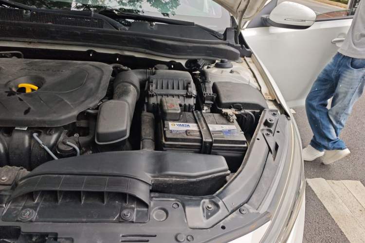 Used Kia K5 2014 2.0L Automatic LUXURY Engine Bay Left