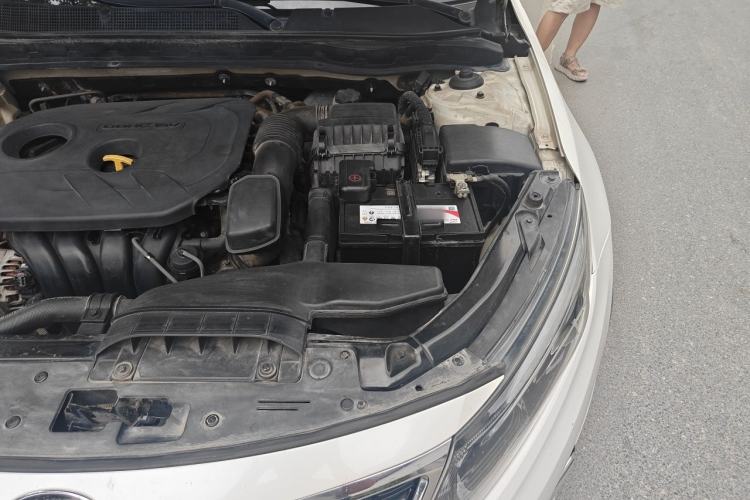 Used Kia K5 2014 2.0L Automatic LUXURY Engine Bay Left