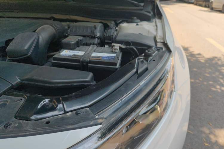 Used Kia K5 2014 2.0L Automatic LUXURY Engine Bay Left