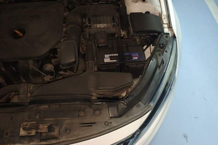 Used Kia K5 2014 2.0L Automatic LUXURY Engine Bay Left