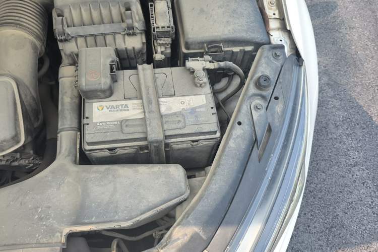 Used Kia K5 2014 2.0L Automatic LUXURY Engine Bay Left