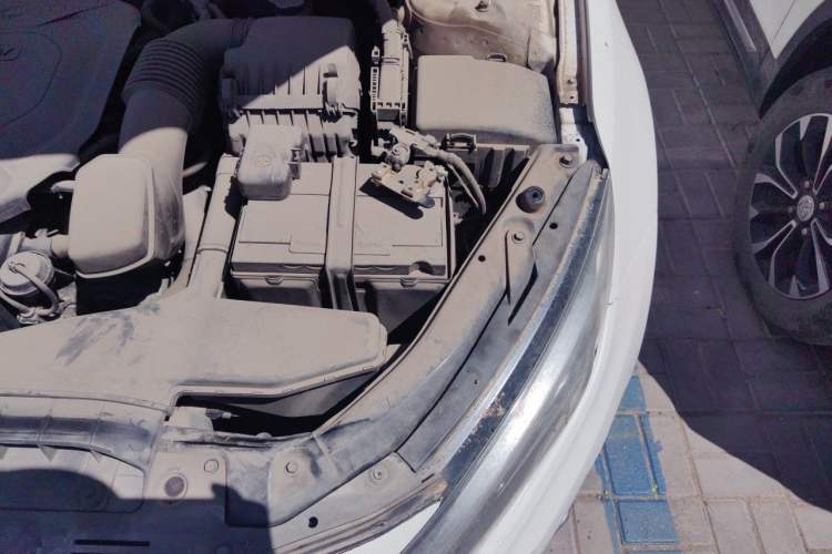 Used Kia K5 2014 2.0L Automatic LUXURY Engine Bay Left