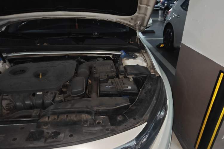 Used Kia K5 2014 2.0L Automatic LUXURY Engine Bay Left