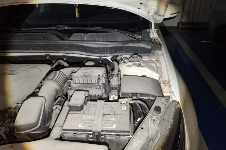 Used Kia K5 2014 2.0L Automatic LUXURY Engine Bay Left
