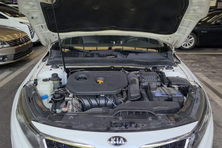 Used Kia K5 2014 2.0L Automatic LUXURY Engine Bay