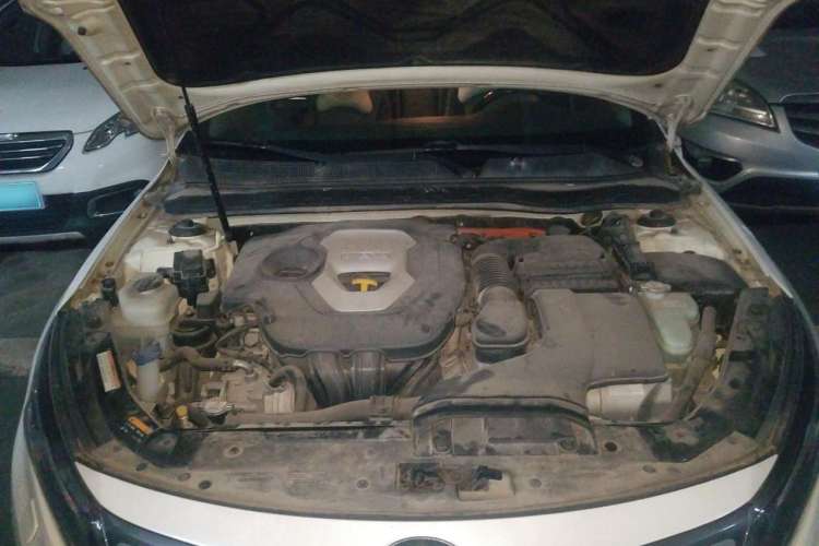 Used Kia K5 2014 2.0L Hybrid Luxury Edition Engine Bay