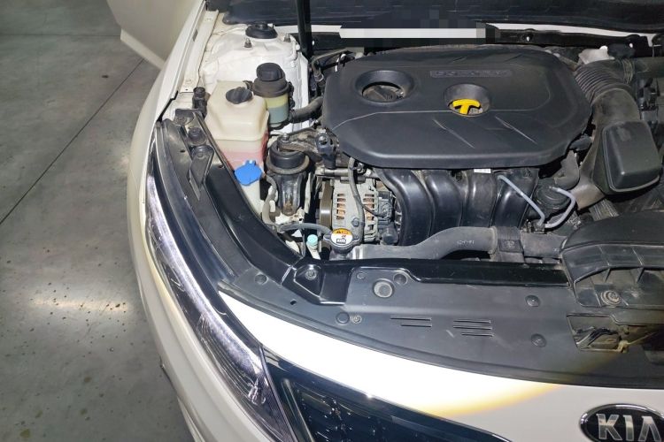 Used Kia K5 2014 2.0L Automatic LUXURY Engine Bay Right