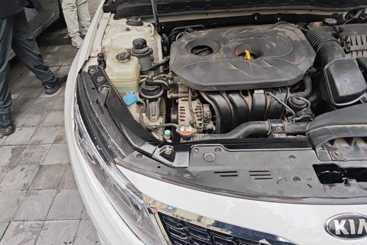 Used Kia K5 2014 2.0L Automatic LUXURY Engine Bay Right