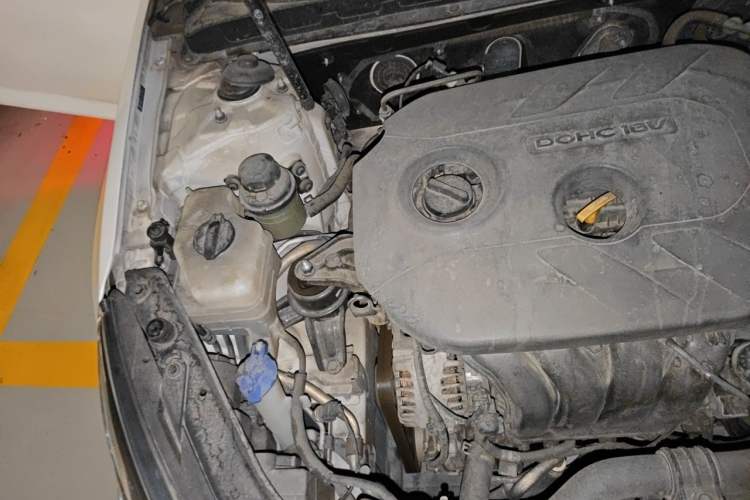 Used Kia K5 2014 2.0L Automatic LUXURY Engine Bay Right