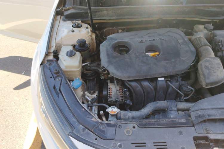 Used Kia K5 2014 2.0L Automatic LUXURY Engine Bay Right