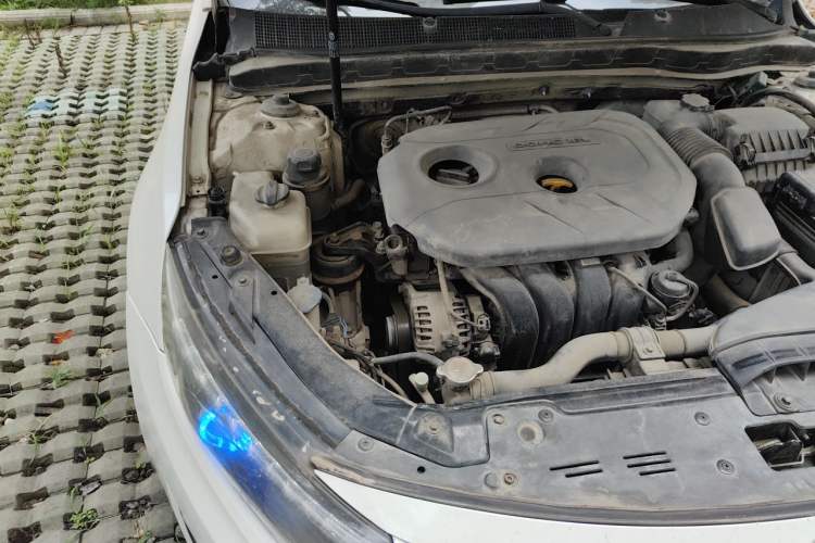 Used Kia K5 2014 2.0L Manual GL Engine Bay Right
