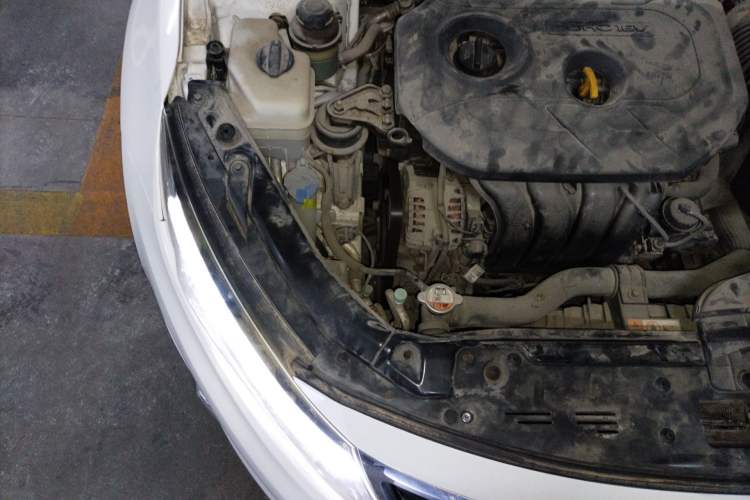 Used Kia K5 2014 2.0L Automatic LUXURY Engine Bay Right