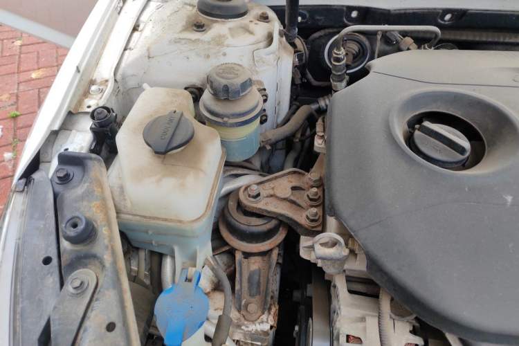 Used Kia K5 2014 2.0L Automatic LUXURY Engine Bay Right