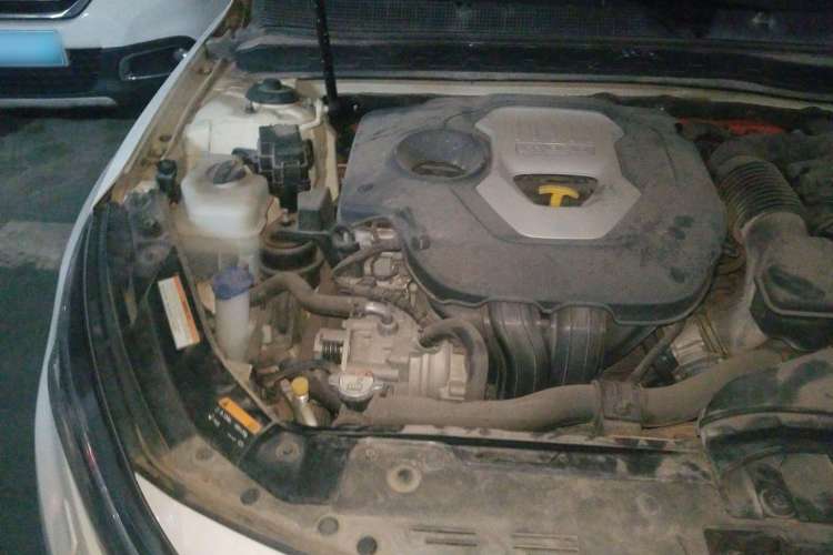 Used Kia K5 2014 2.0L Hybrid Luxury Edition Engine Bay Right