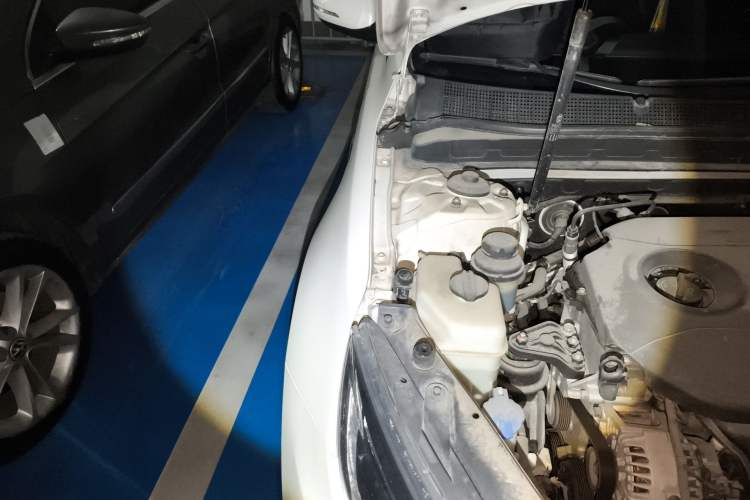 Used Kia K5 2014 2.0L Automatic LUXURY Engine Bay Right