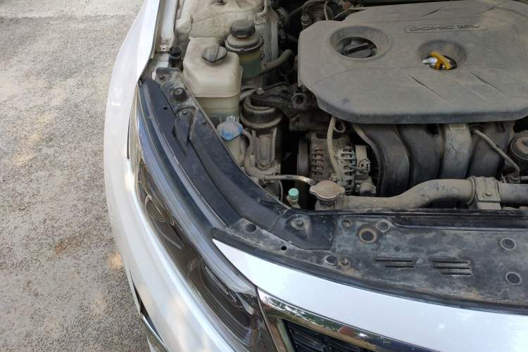 Used Kia K5 2014 2.0L Automatic LUXURY Engine Bay Right