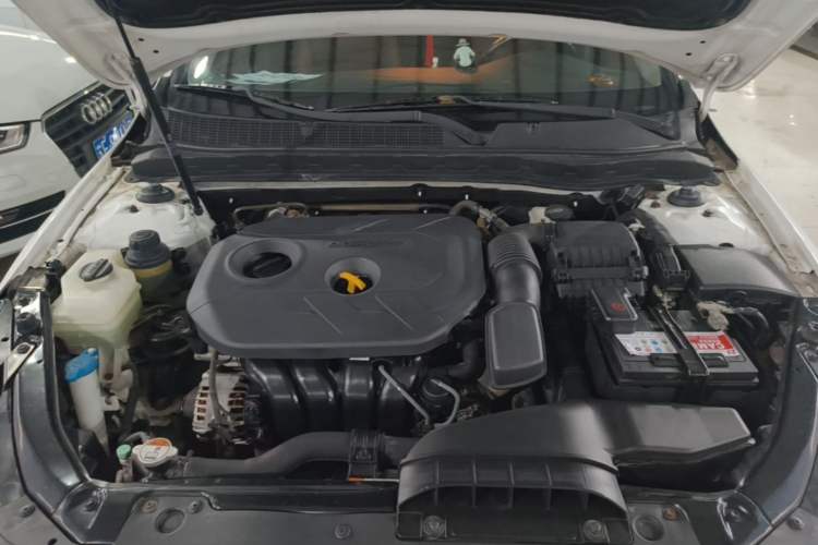 Used Kia K5 2014 2.0L Automatic LUXURY Engine Bay