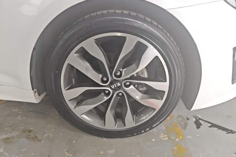 Used Kia K5 2014 2.0L Automatic LUXURY Exterior 5