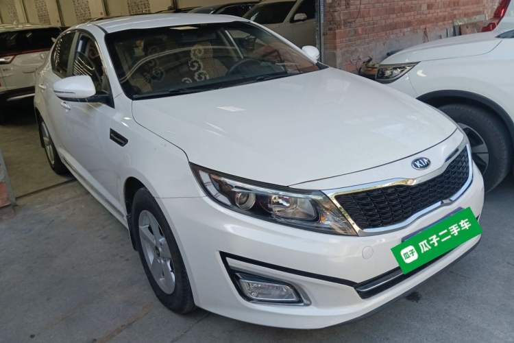 Used Kia K5 2014 2.0L Manual GL Front Right 45 Deg