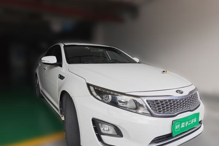 Used Kia K5 2014 2.0L Hybrid Luxury Edition Front Right 45 Deg