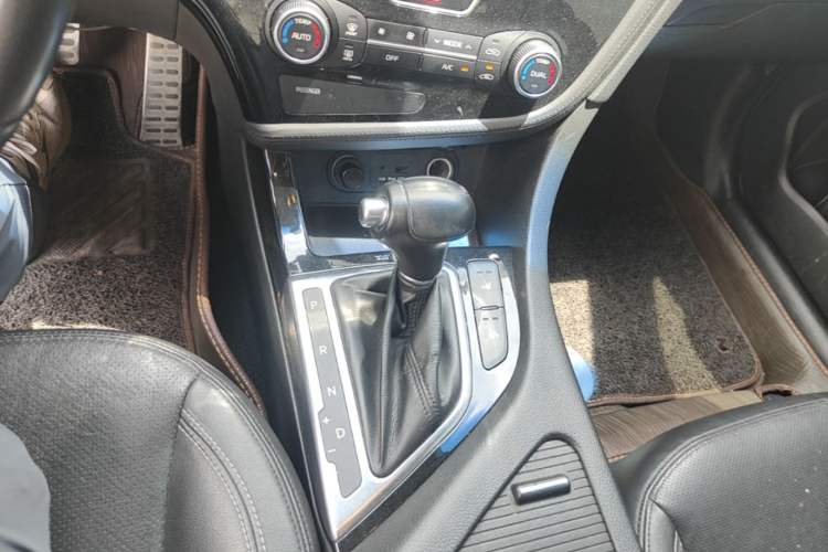 Used Kia K5 2014 2.0T Automatic T-PREMIUM Gear Lever