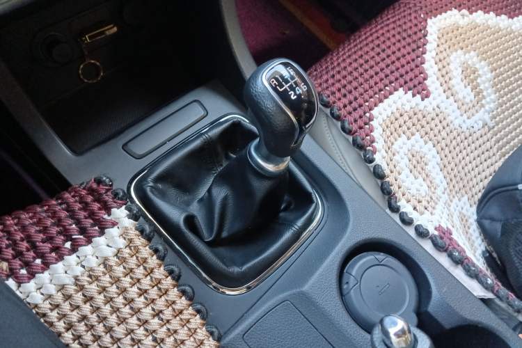 Used Kia K5 2014 2.0L Manual GL Gear Lever