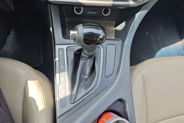 Used Kia K5 2014 2.0L Automatic GL Gear Lever