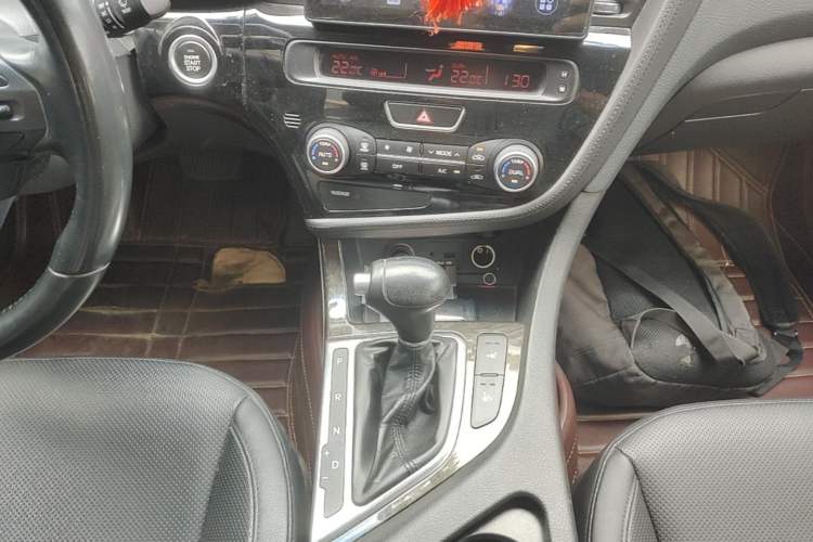Used Kia K5 2014 2.0L Automatic LUXURY Gear Lever