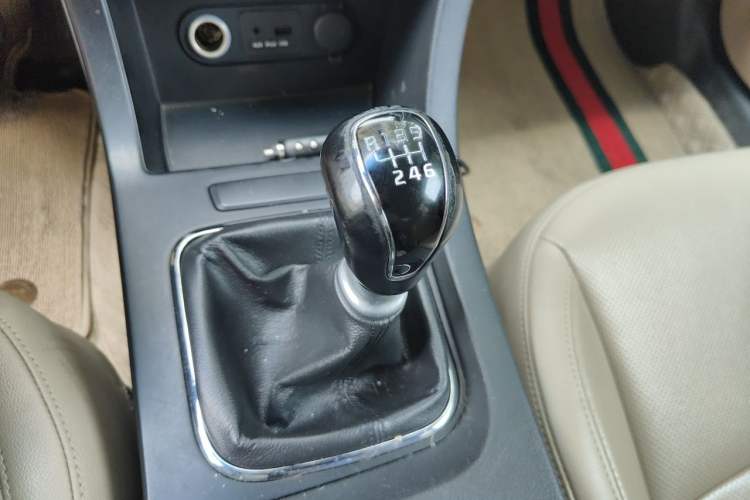 Used Kia K5 2014 2.0L Manual GL Gear Lever