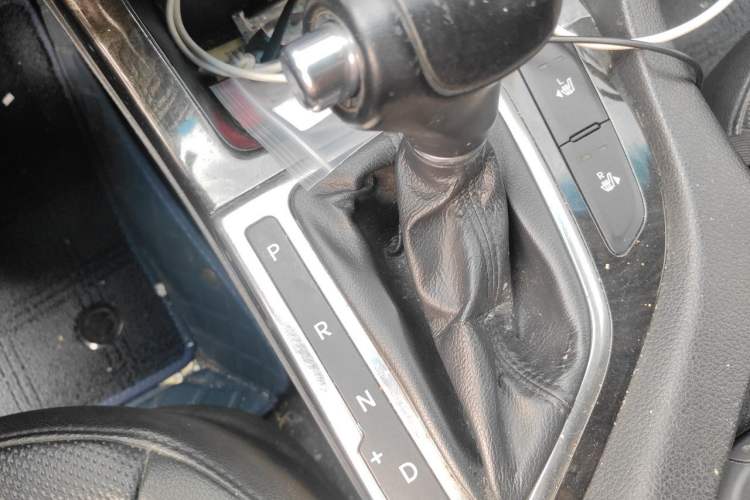 Used Kia K5 2014 2.0L Automatic LUXURY Gear Lever