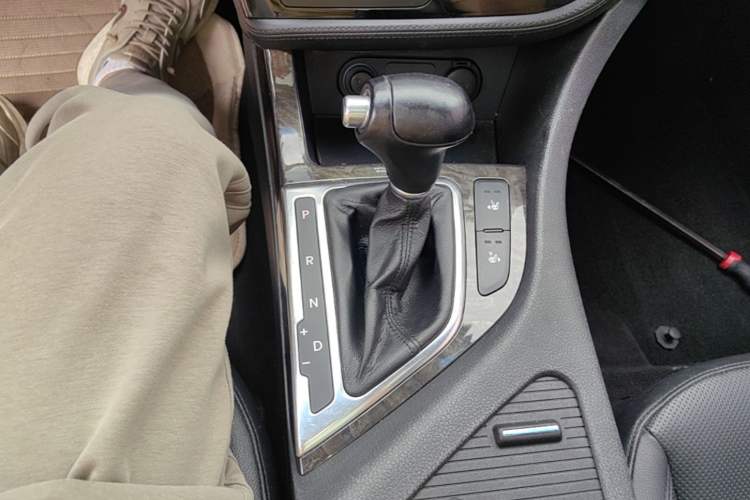 Used Kia K5 2014 2.0L Automatic LUXURY Gear Lever