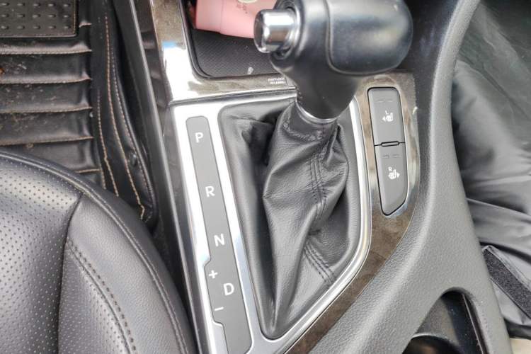 Used Kia K5 2014 2.0L Automatic LUXURY Gear Lever