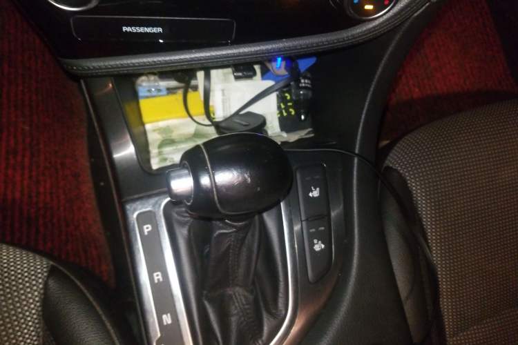 Used Kia K5 2014 2.0L Hybrid Luxury Edition Gear Lever