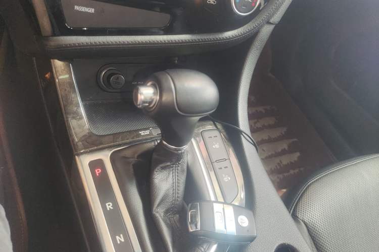 Used Kia K5 2014 2.0L Automatic LUXURY Gear Lever