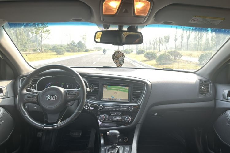 Used Kia K5 2014 2.0L Hybrid Luxury Edition Interior 1