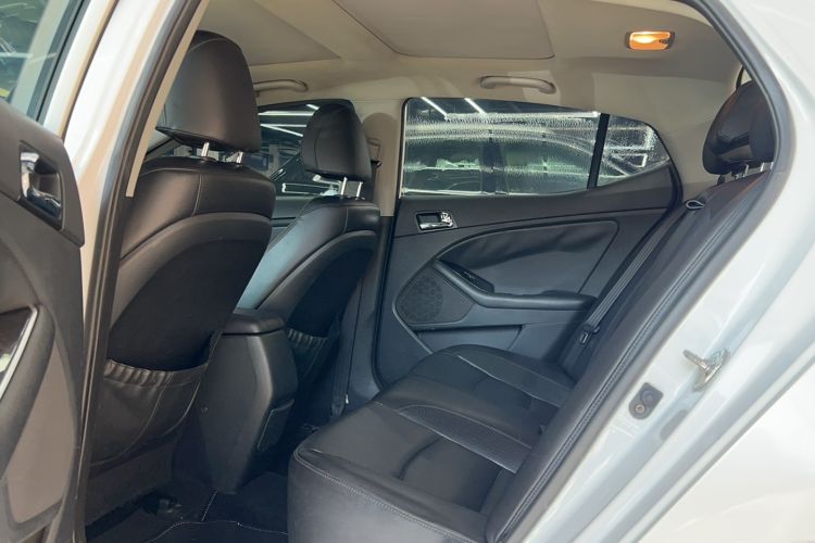 Used Kia K5 2014 2.0L Automatic LUXURY Interior 2
