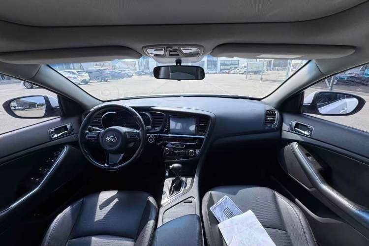Used Kia K5 2014 2.0L Automatic LUXURY Interior 2