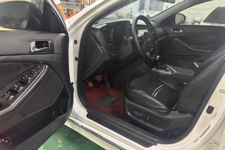 Used Kia K5 2014 2.0L Automatic LUXURY Interior 2