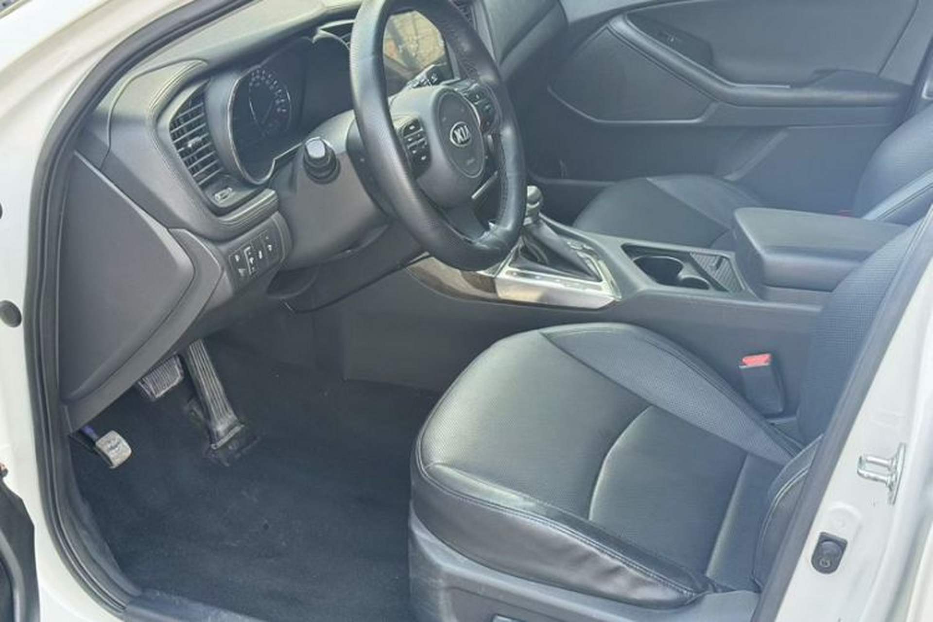 Used Kia K5 2014 2.0L Automatic LUXURY Interior 2