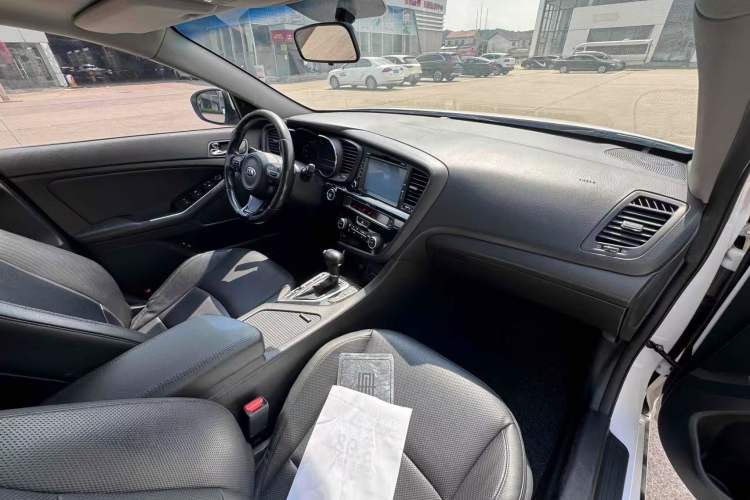 Used Kia K5 2014 2.0L Automatic LUXURY Interior 3