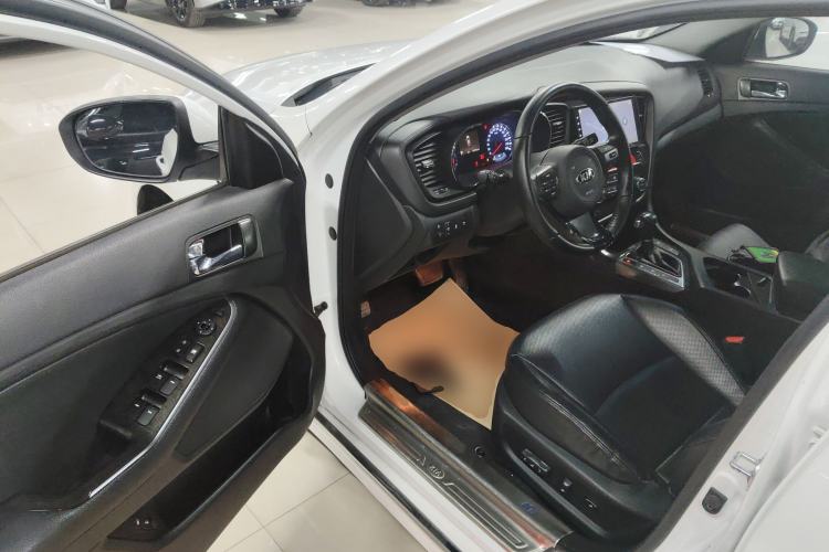 Used Kia K5 2014 2.0L Automatic LUXURY Interior 3