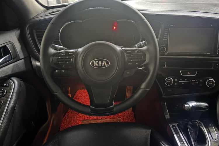 Used Kia K5 2014 2.0L Automatic LUXURY Interior 3