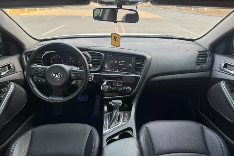 Used Kia K5 2014 2.0L Automatic LUXURY Interior 3