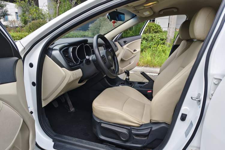 Used Kia K5 2014 2.0L Manual GL Interior 3