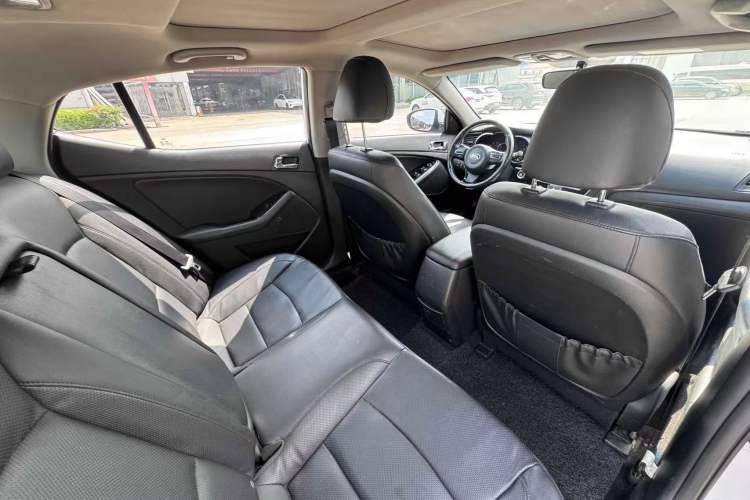 Used Kia K5 2014 2.0L Automatic LUXURY Interior 4
