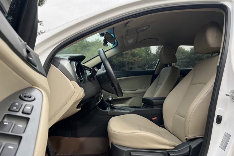 Used Kia K5 2014 2.0L Automatic GL Interior 4