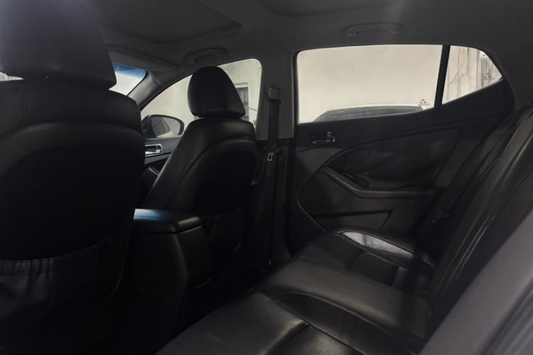 Used Kia K5 2014 2.0L Automatic LUXURY Interior 5