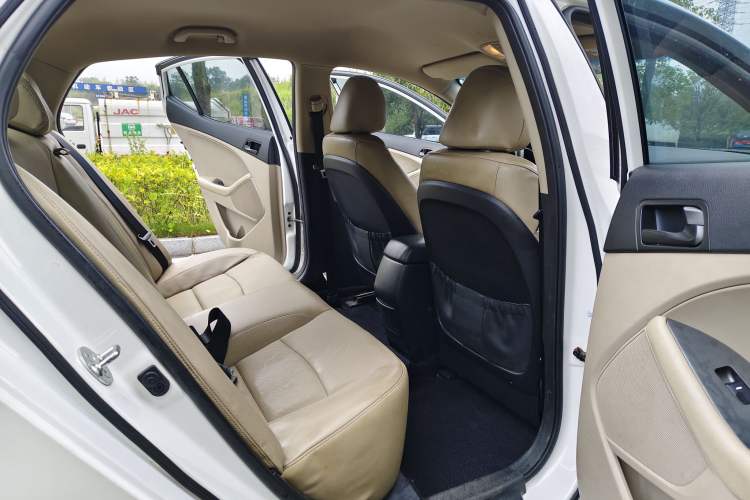Used Kia K5 2014 2.0L Manual GL Interior 6