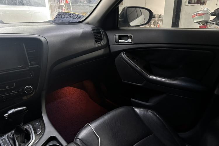 Used Kia K5 2014 2.0L Automatic LUXURY Interior 8